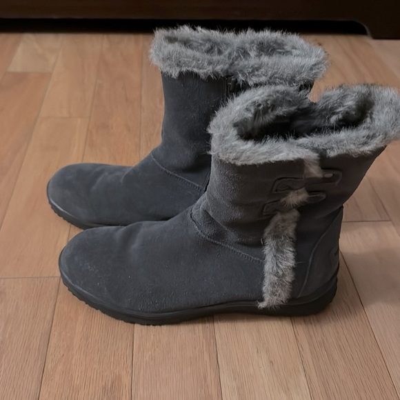 Minnetonka | Mid Calf Boots | Gray Suede | Faux Fur Lining/Trim | women’s size 8 - Picture 4 of 8